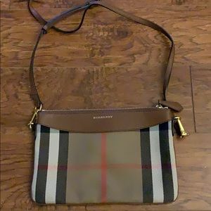 Burberry crossbody purse!!